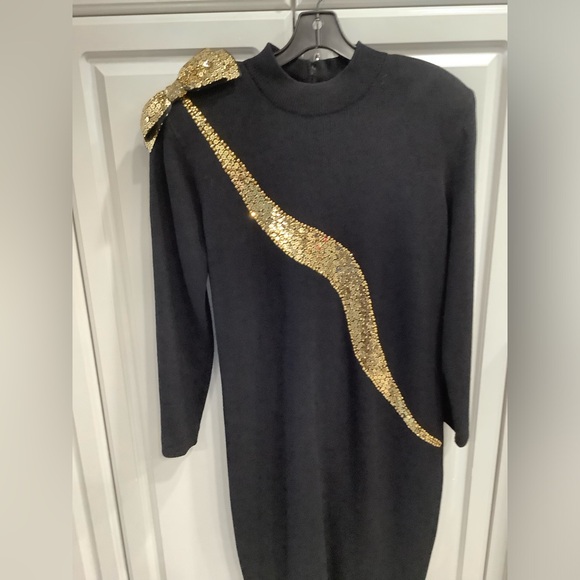 St. John Dresses & Skirts - 🍒🍒ST. JOHN VTG EVENING BY Marie Gray Black Knit Dress w/Sequin Bow Design Sz 12